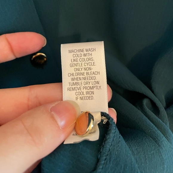 DANA BUCHMAN UEC Women’s Size Large Green button down top gold v-neck dress top - Picture 8 of 10